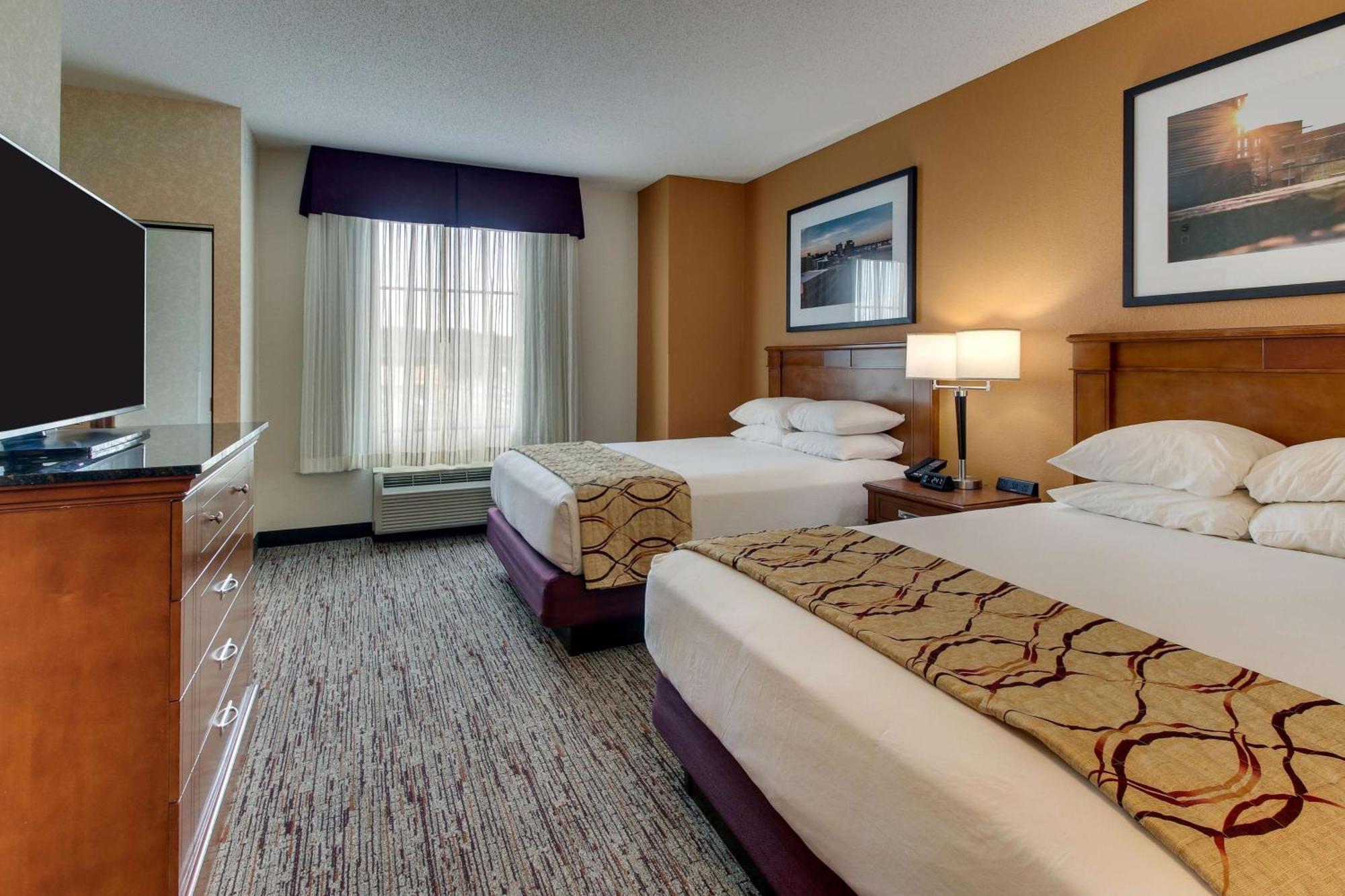 Drury Inn & Suites メリディアン エクステリア 写真