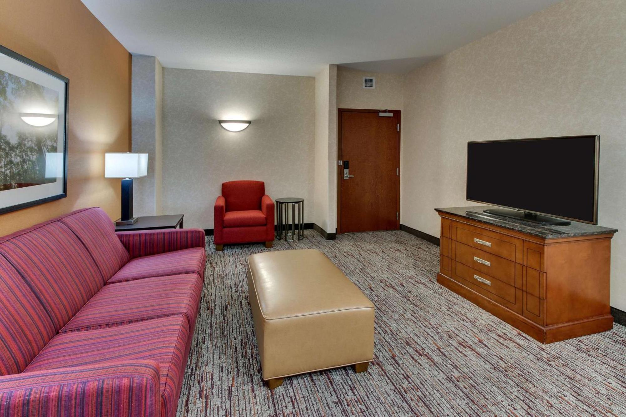 Drury Inn & Suites メリディアン エクステリア 写真