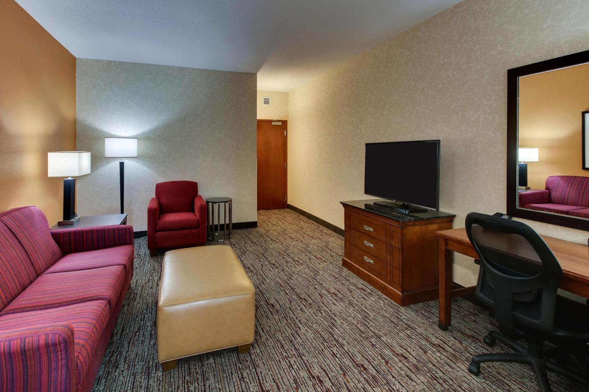 Drury Inn & Suites メリディアン エクステリア 写真