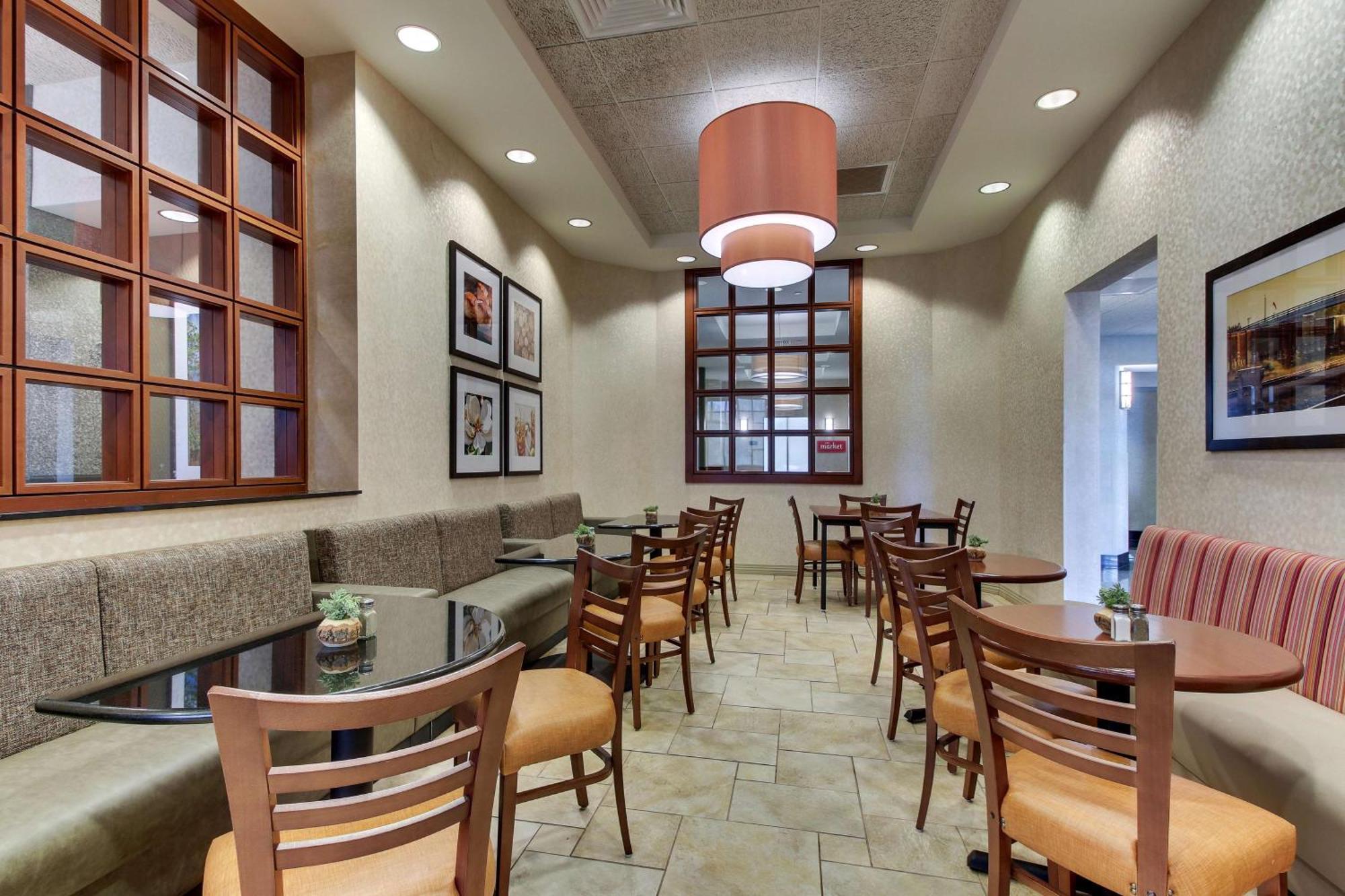 Drury Inn & Suites メリディアン エクステリア 写真