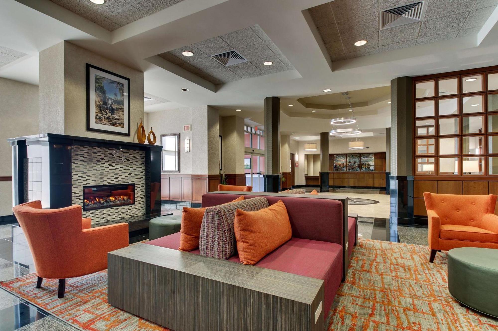 Drury Inn & Suites メリディアン エクステリア 写真