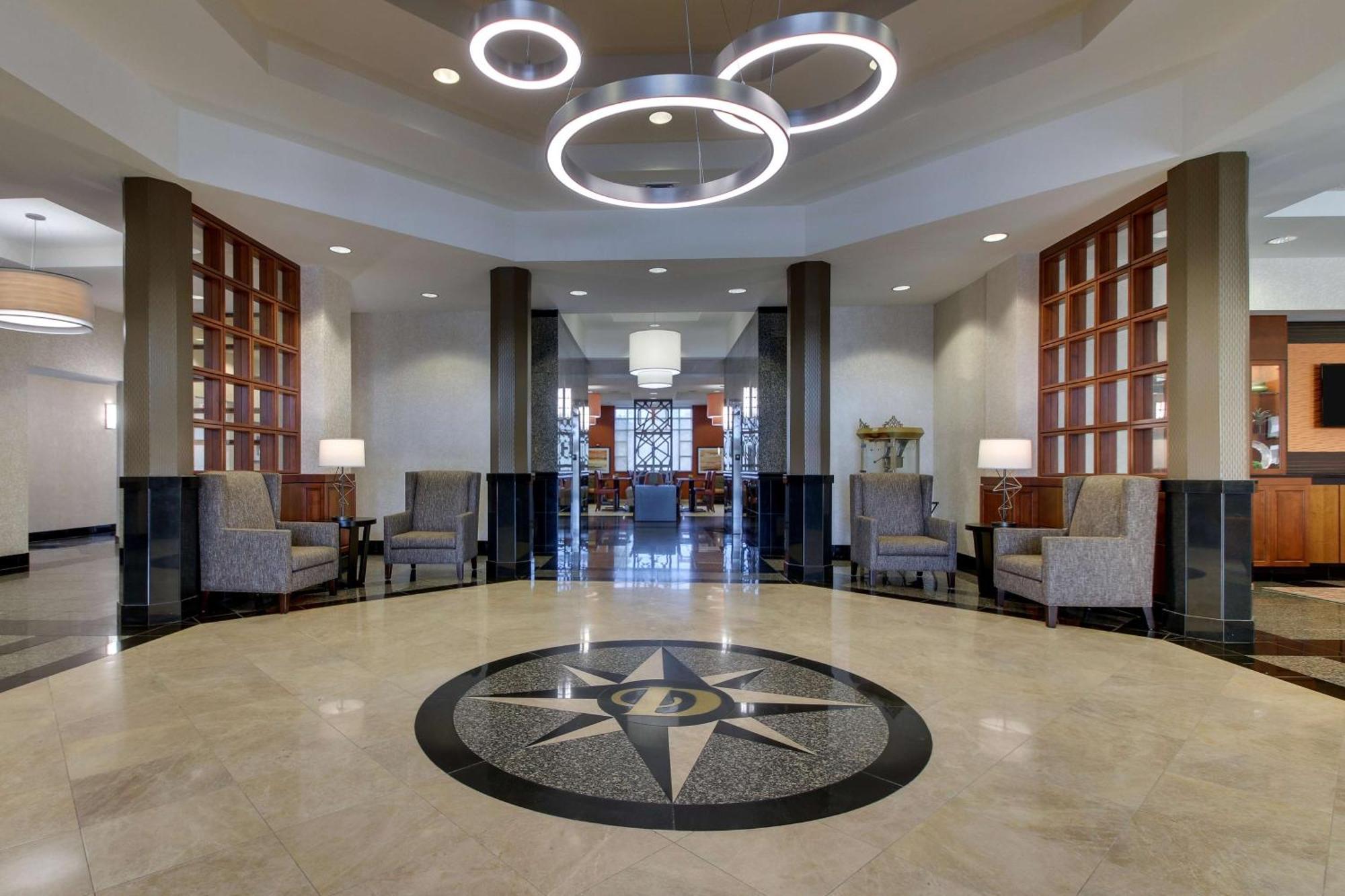 Drury Inn & Suites メリディアン エクステリア 写真